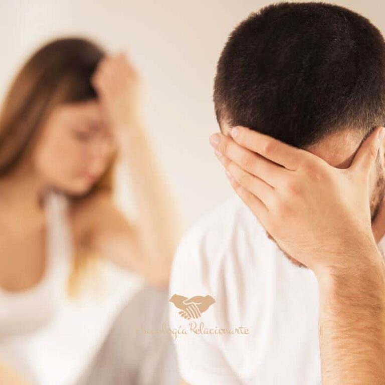 Psicólogo en Pozuelo - Psicología Relacionarte Pareja heterosexual mostrando dificultades emocionales representando el apego en relaciones adultas